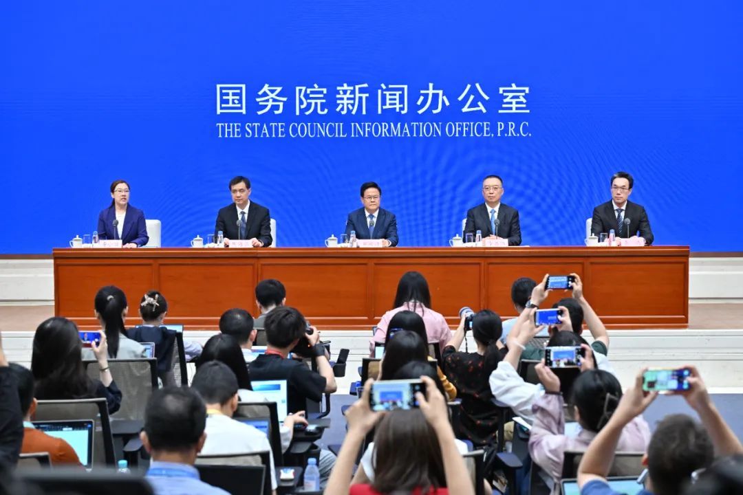 许多“第一”！新闻界的重要会议，新闻摘要→