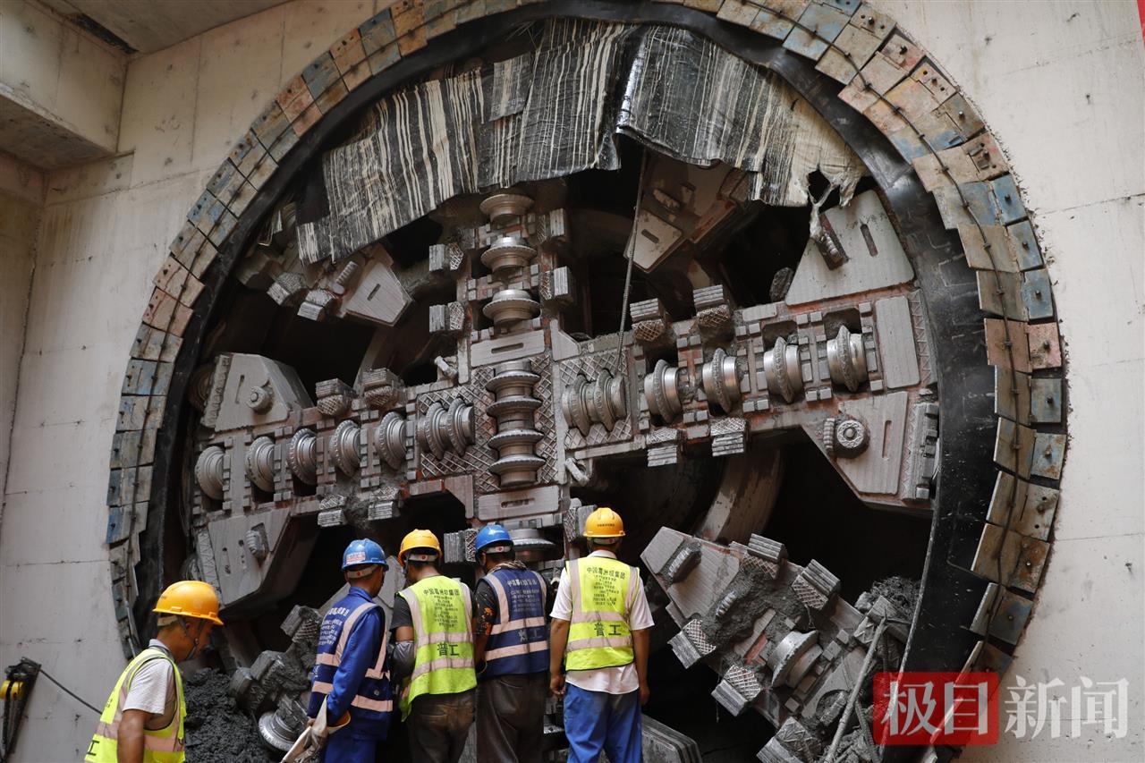 武汉地铁11号线四期首个区间隧道贯通长约1公里(图1)