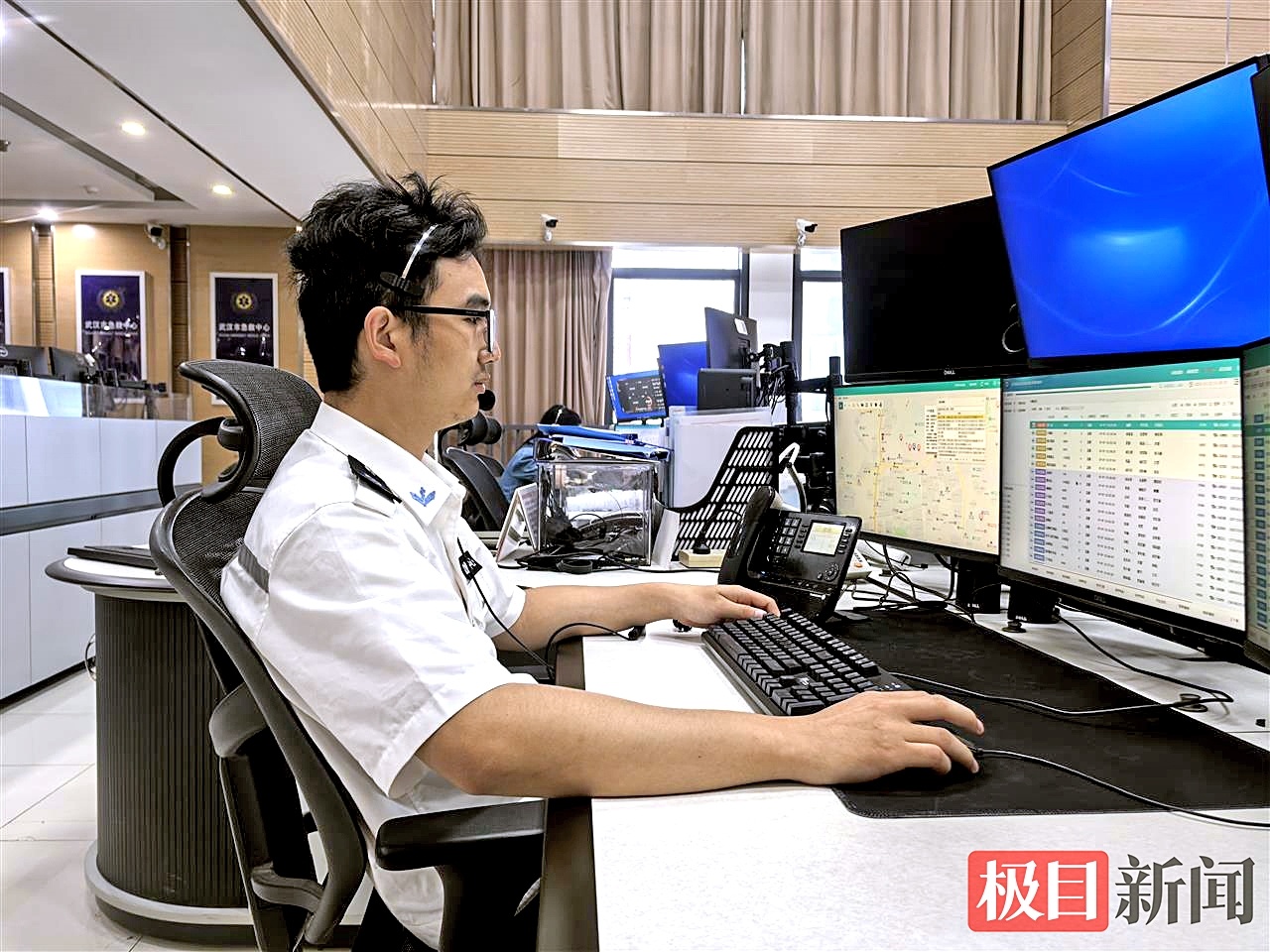 “小区有AED，快去取！” 120调度员视频辅导救回白叟一命