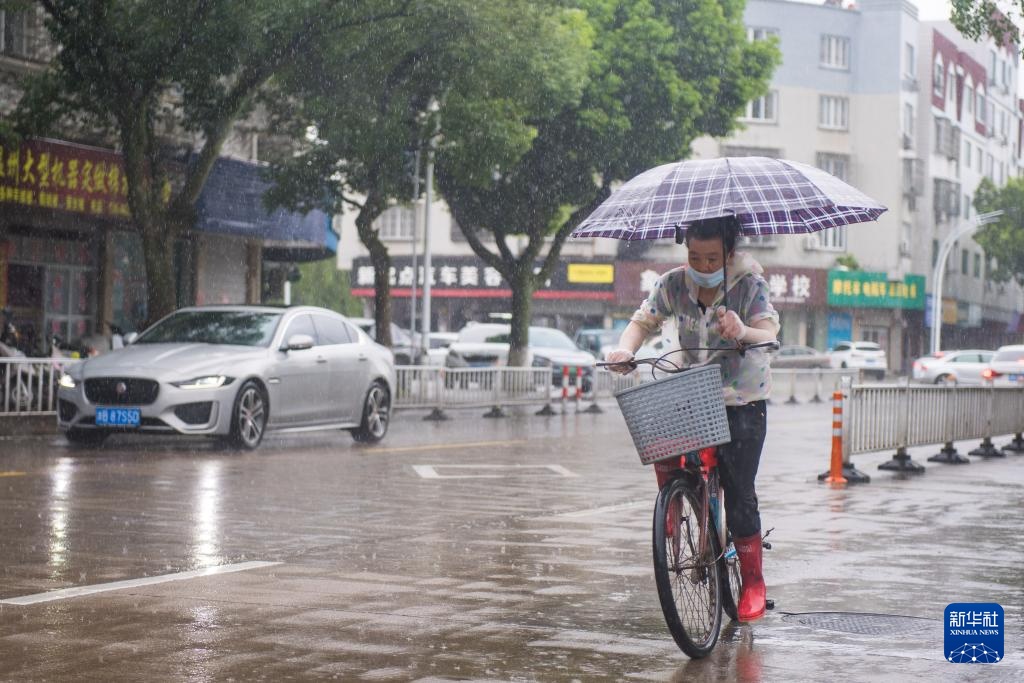 台风“竹草”影响Zhijiang的沿海地区