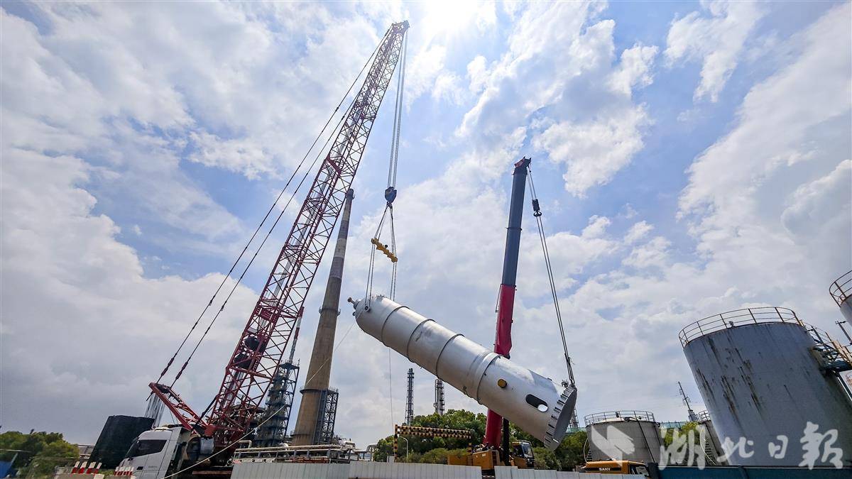 毒药化学航空航空的核心反应堆成功地升起。