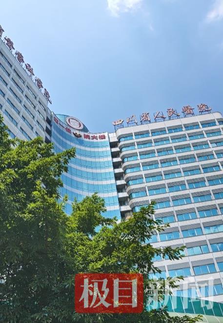 “患者被误诊为最终因CT错误而犯错”：双方都了