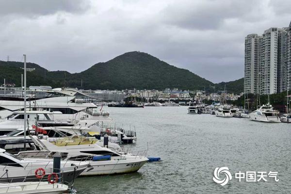 Hainan Sanya的阵风破裂记录和严重的暴风雨出现在