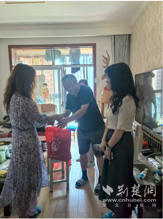 Wuchang地区退伍军人事务局发起了一次访问和慰问