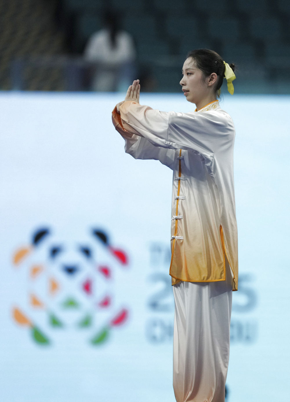 燕尾服xinhua |成都世界运动会中国体育代表团的第