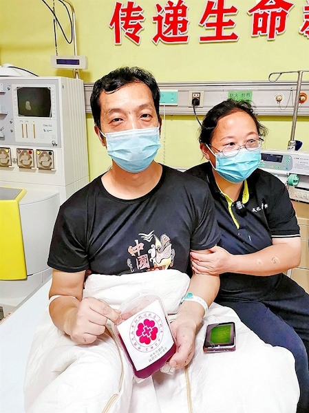 厨师Shayang辞职并捐赠大脑以拯救人们。许多公司