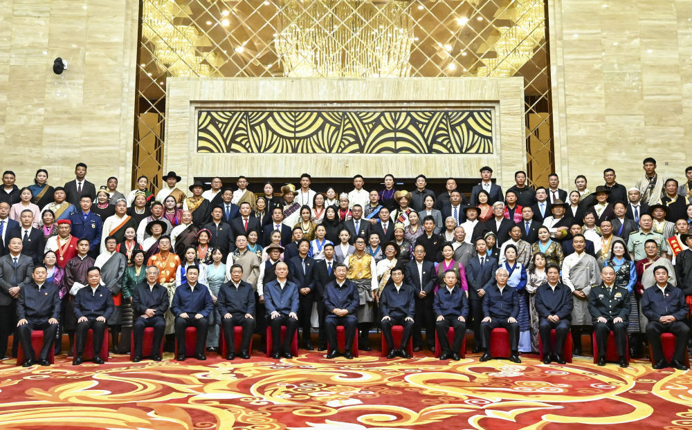 相册｜ xi jinping与所有种族和西藏的代表会面