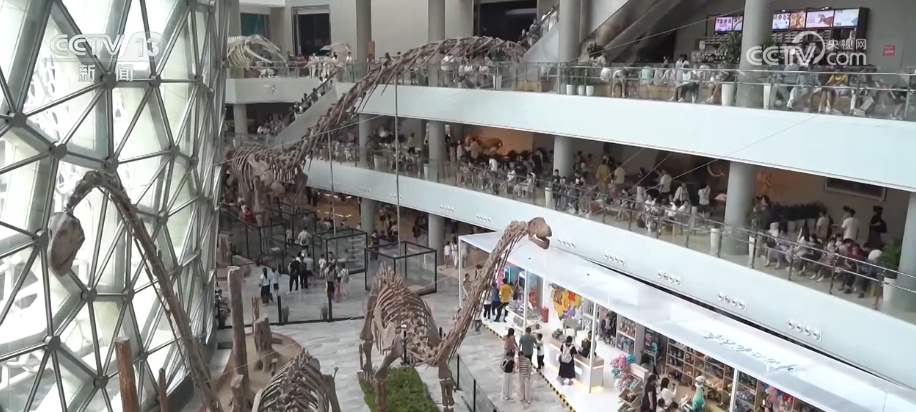 科学的实验吸引了很多“哇”的声音！技术巡回