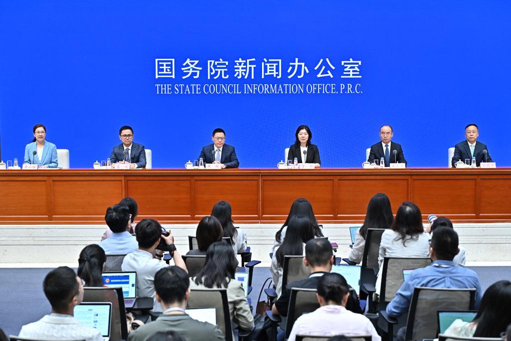 授权的解释：财务和财务工作一起，两项贷款利