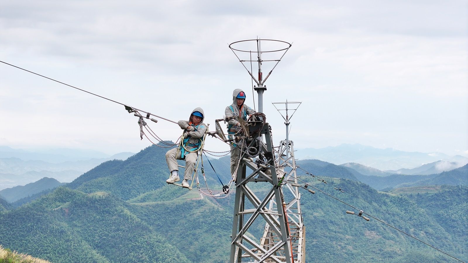 图7：高空作业场景。（邹小民  摄）.JPG.JPG