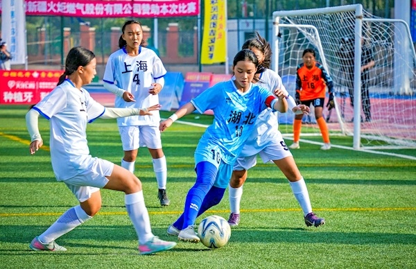 全国青年女子足球友谊比赛已经结束，湖北队跑