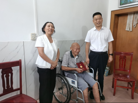 英雄是不朽的，精神是永恒的。瑞士城授予了纪