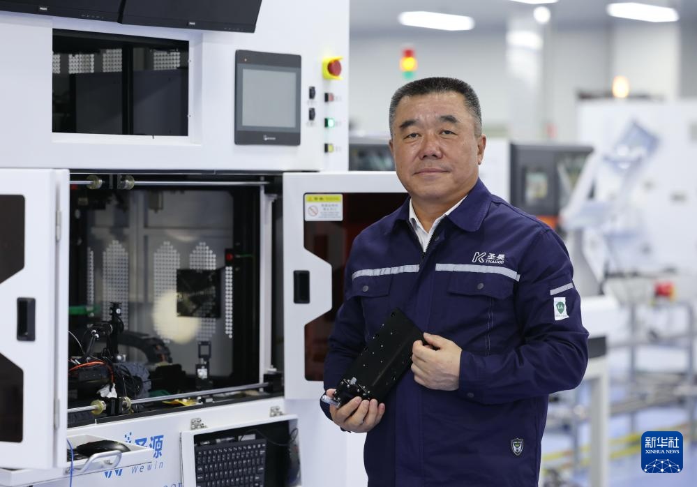 扬冯：光学核心智能制造和设备智能连接的驱动