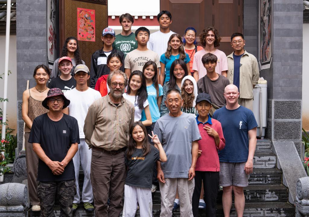 美国青少年加深了中国西南部的领域,并体验了