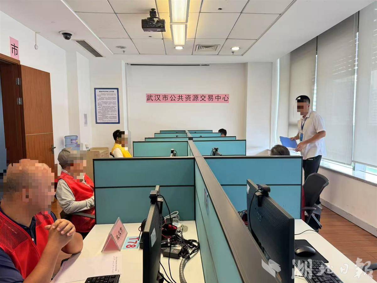 该国的第一阶！在湖北实施了遥远和异地评论的