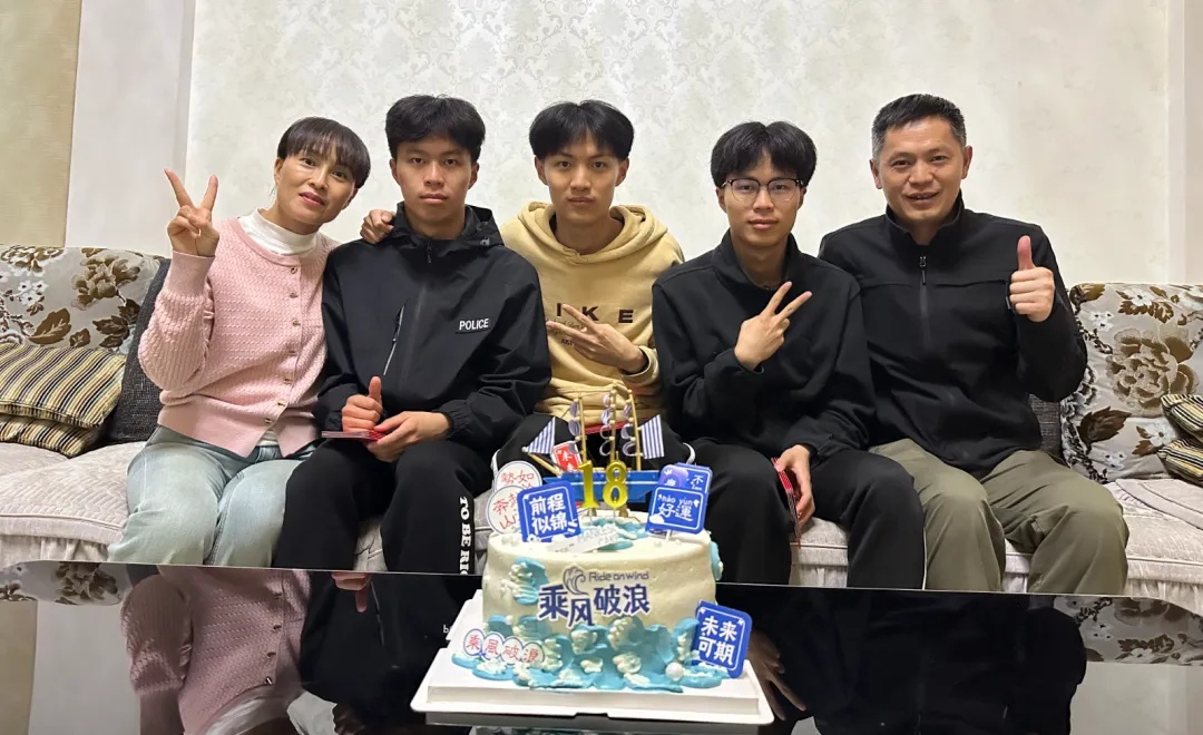 Lu Junyi，Luo Junteng和Luo Junling实现了他们的梦想！