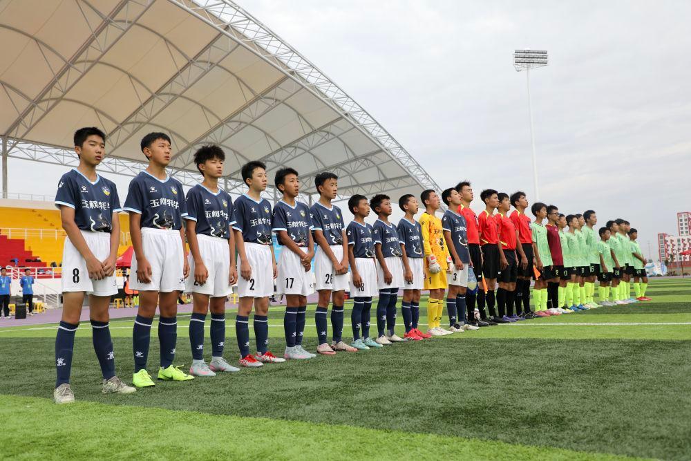 高原追逐男孩：从“牛粪足球”到黄河竞技场