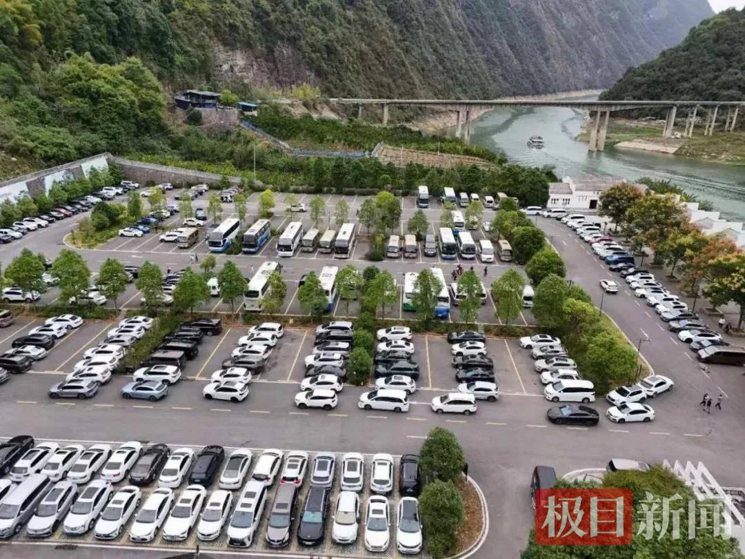 Esshi Daqing River Skynic地区的夏季游客越来越受欢迎