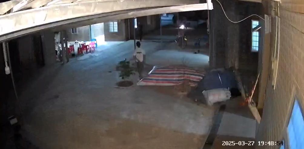 明天将听到“一个在父母家中回到父母家被杀死的婴儿的女人”的案子。家庭成