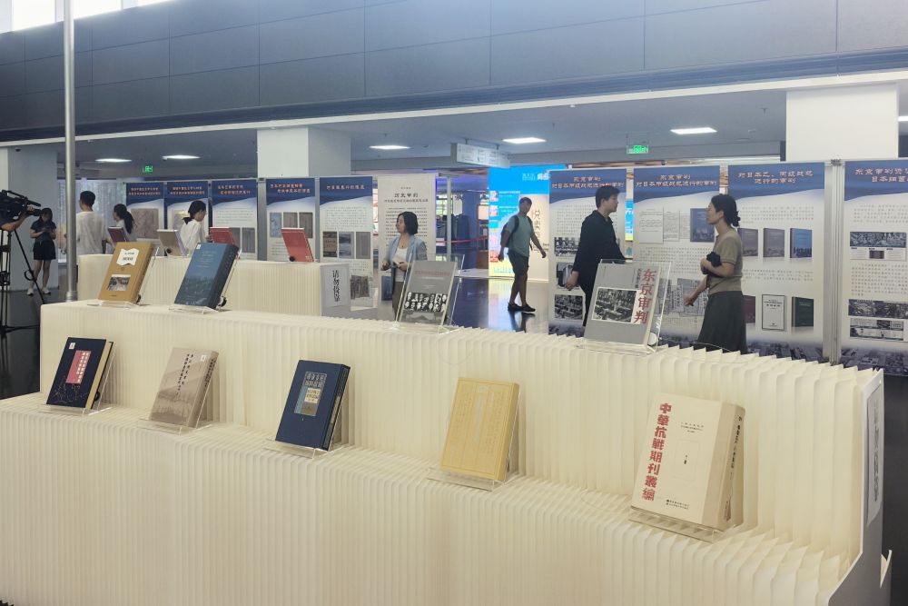 国家图书馆的反日战争文件集合的展览免费向公