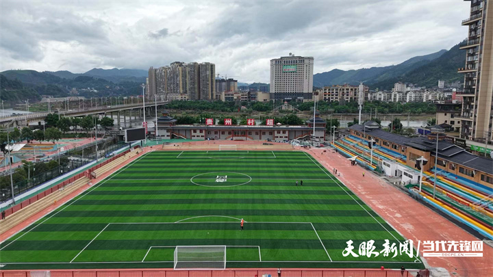 他们用足球“抓住”春天