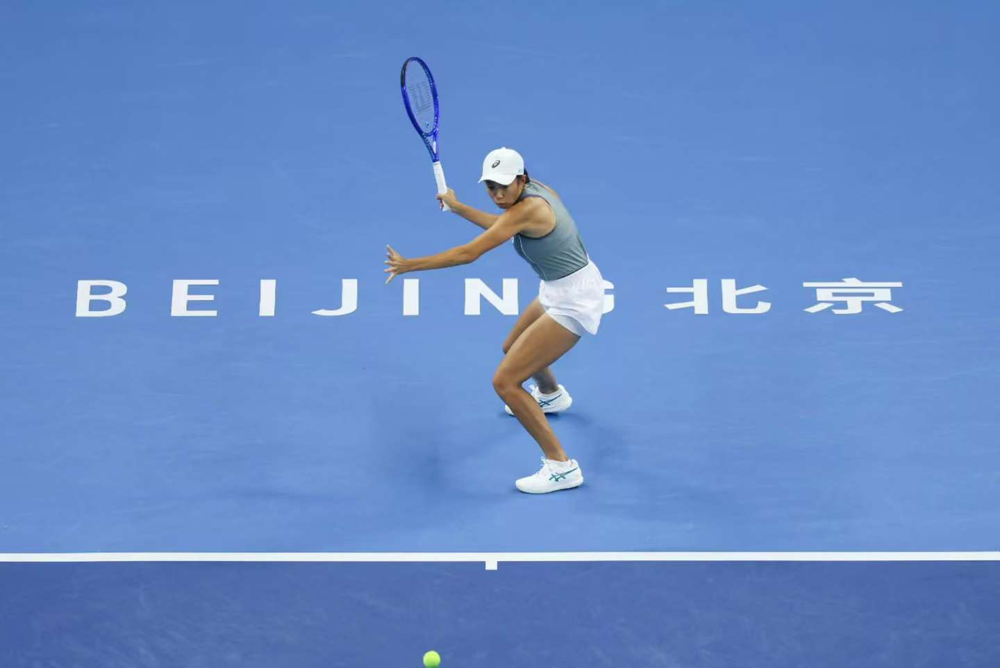 张·舒伊（Zhang Shuai）赢得了黄金花德比