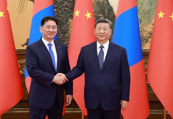 习近平正在与蒙古总统赫里索克会面