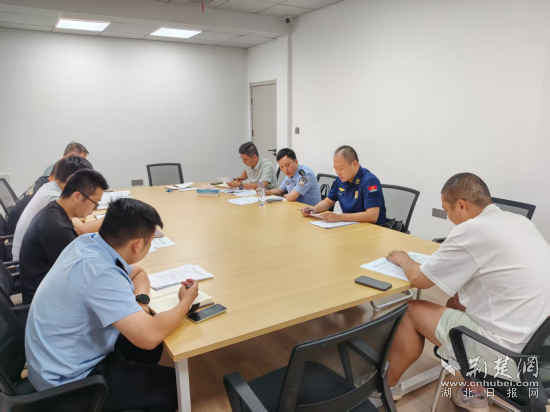 Ezhou Huarong Town结合了解密和阻塞以解决“飞行线