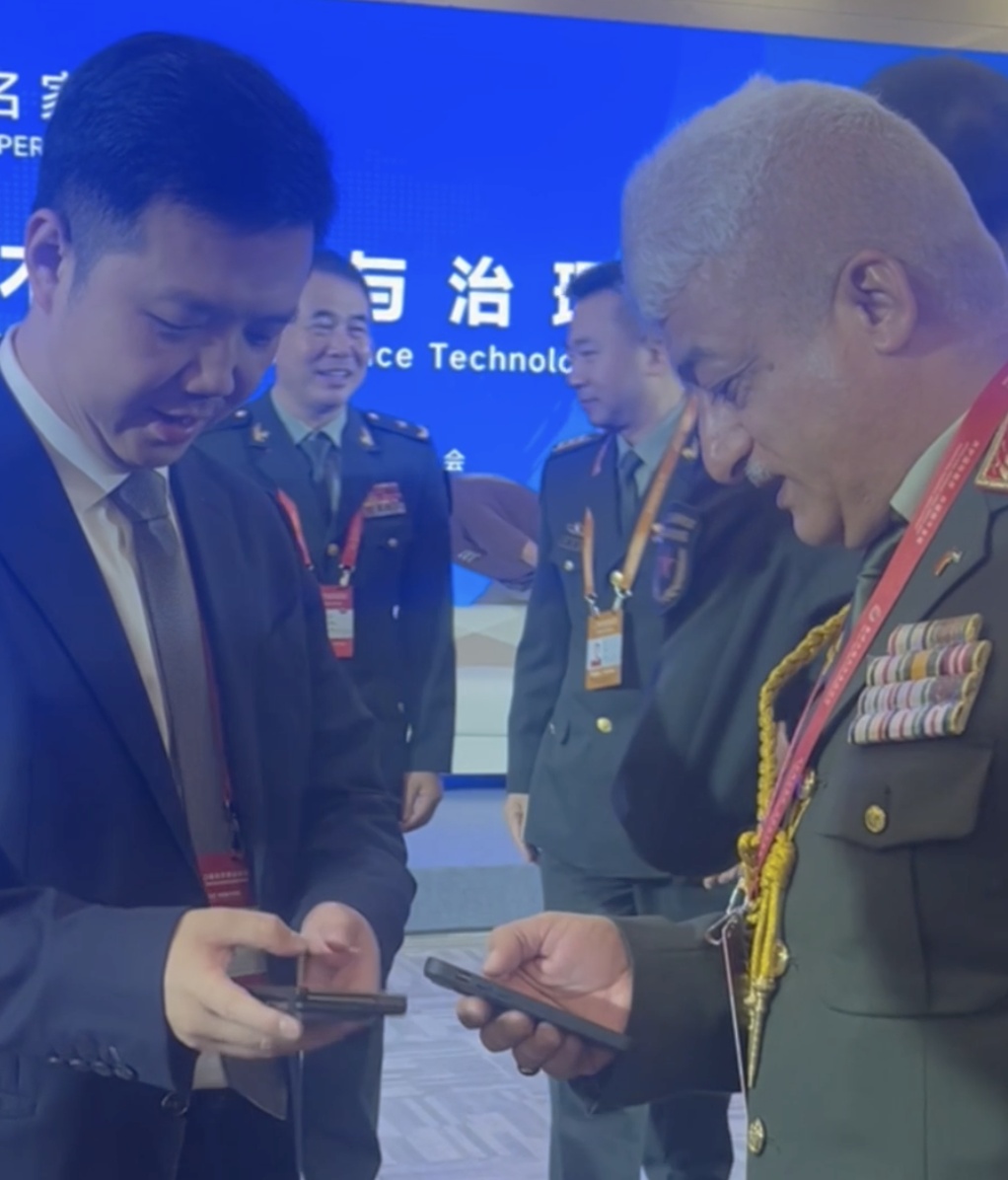 这种沉默似乎震耳欲聋！