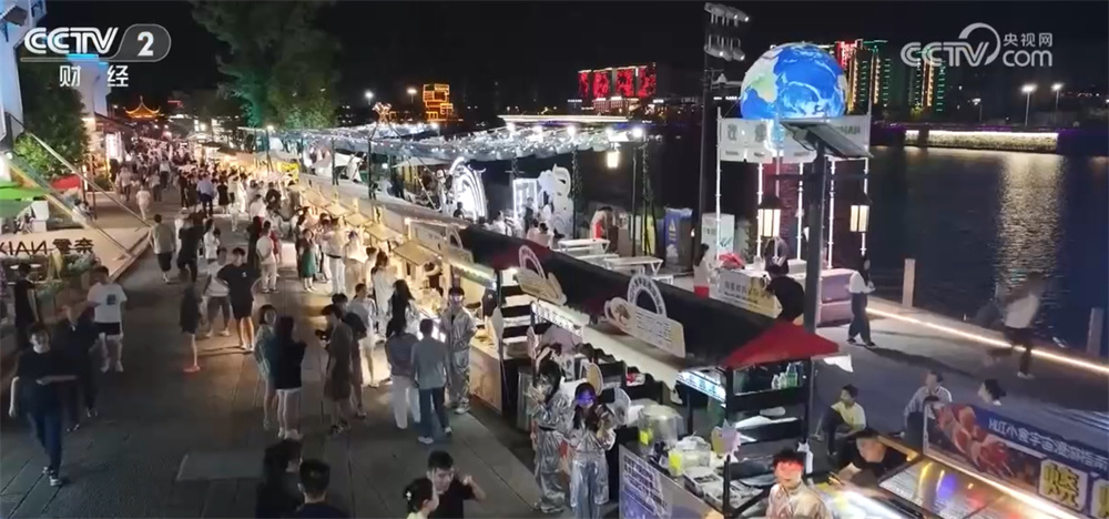 “花灯+非遗”“邮轮+京剧”……节日消费掀热潮 传统文化以年轻化姿态 “圈粉”(图2)