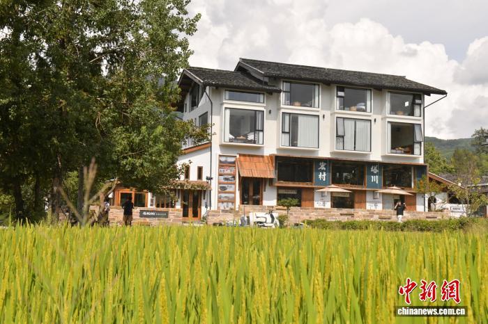 （到中国田地）续签安海省南部的老村庄，从“秋天”到“秋天的销售”。