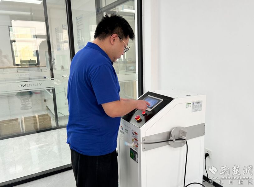 黄梅县正在加深学校和环境合作，以加强工业发展