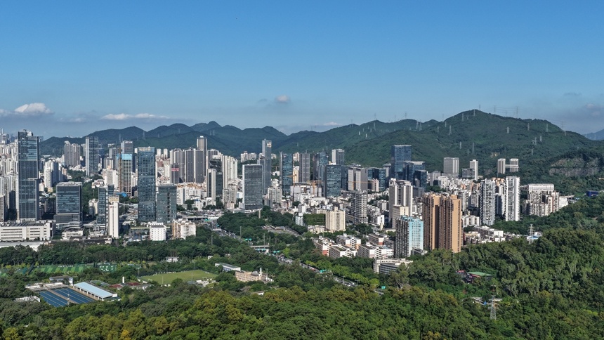 中国和外国记者在梅林（Meilin）中看到深圳：这