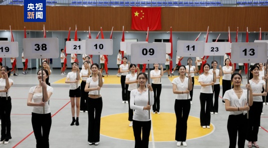 第15场比赛的开幕式和工作表现借鉴了“双重奥运