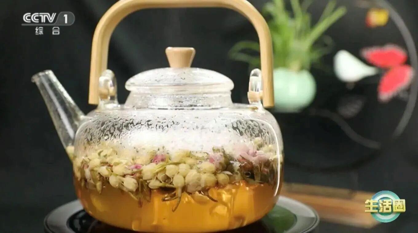在秋天经常喝大约4杯“水”，以帮助阅读肺部，