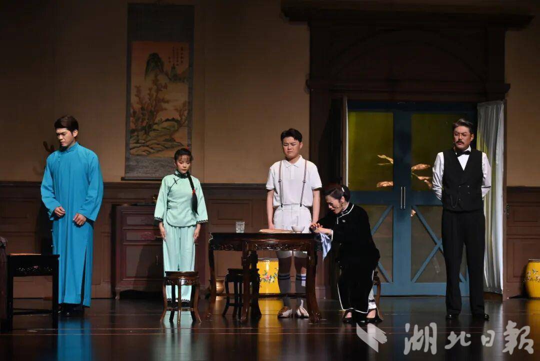 Yangtze River People Art Theatre Edition的Coo Yu的著名作品