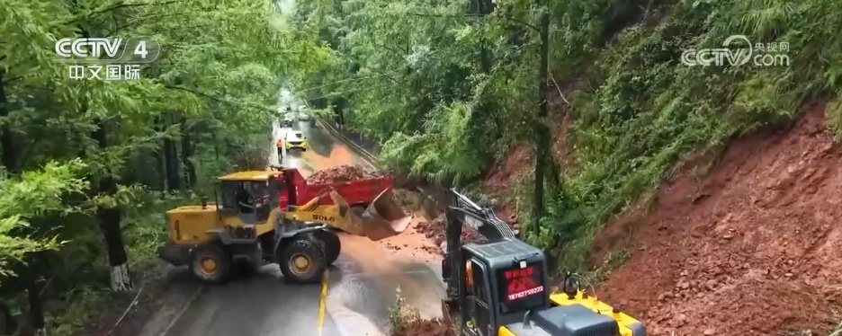 紧急组织路段并检查隐藏的危险...在听到“洪水