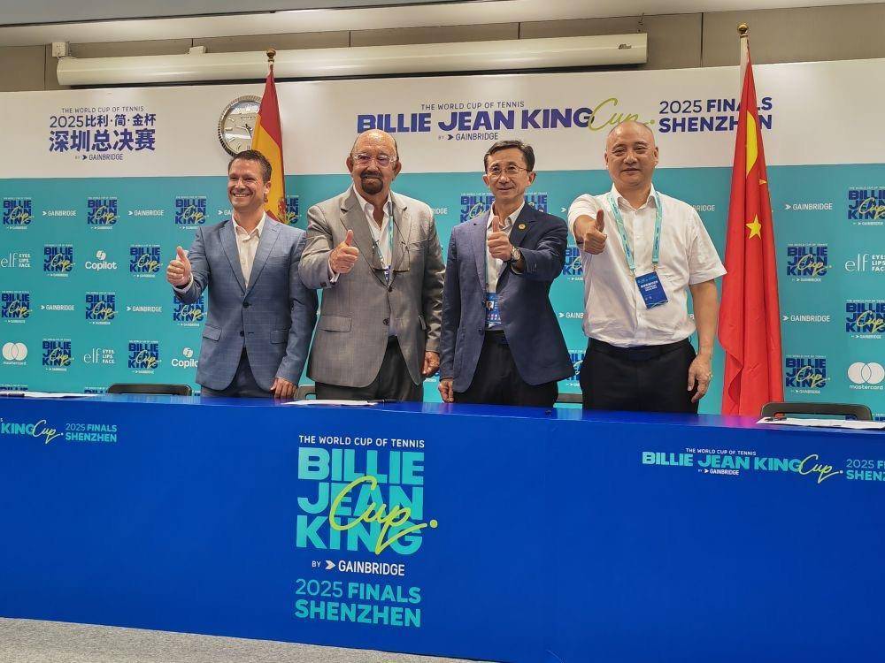 打开一个供年轻球员站起来的频道。中国网球协