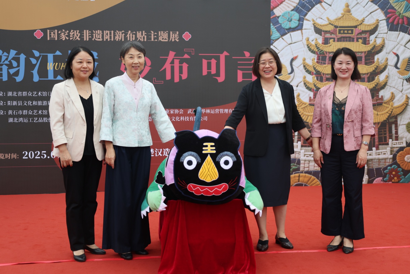 可以说一个三月的“面料”。国家无形文化遗产