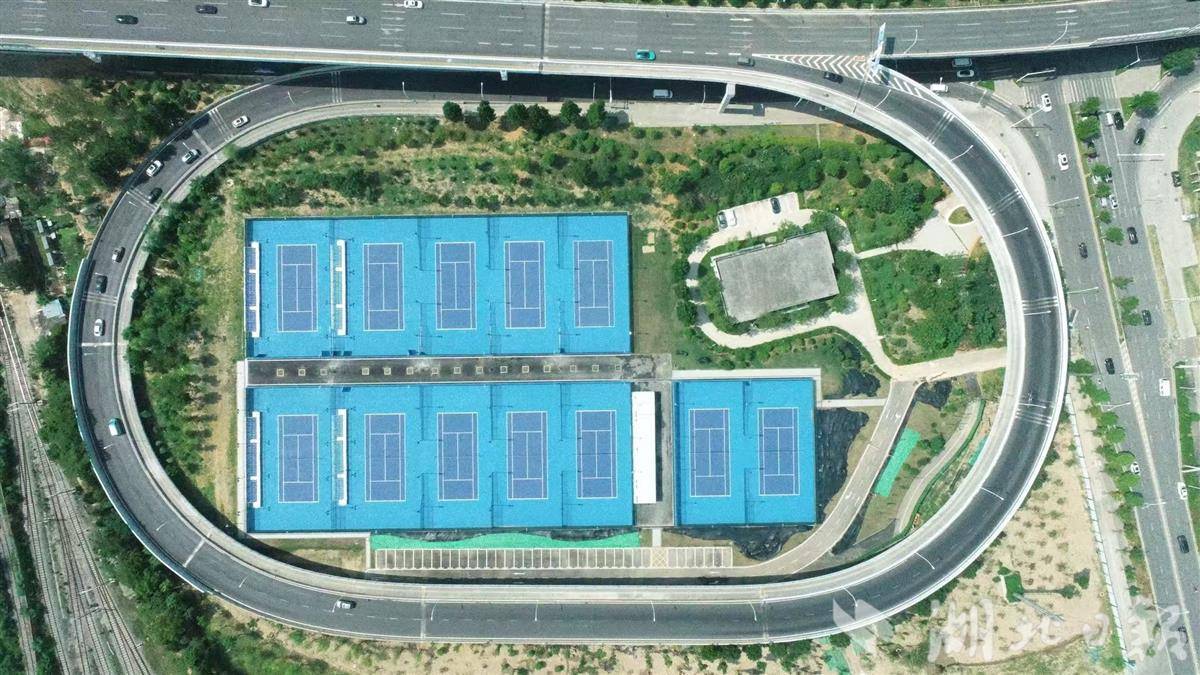 高架桥就是天花板这座“桥下球场”人气爆棚(图3)