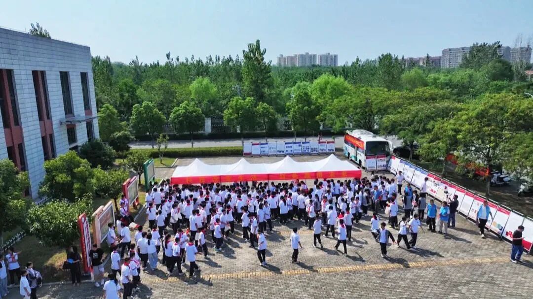 小县庆祝霍加尔科学的启