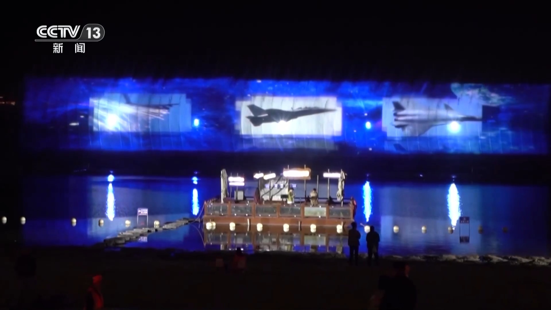 2025架无人机集群表演 科技与艺术交融的浪漫色彩(图2)