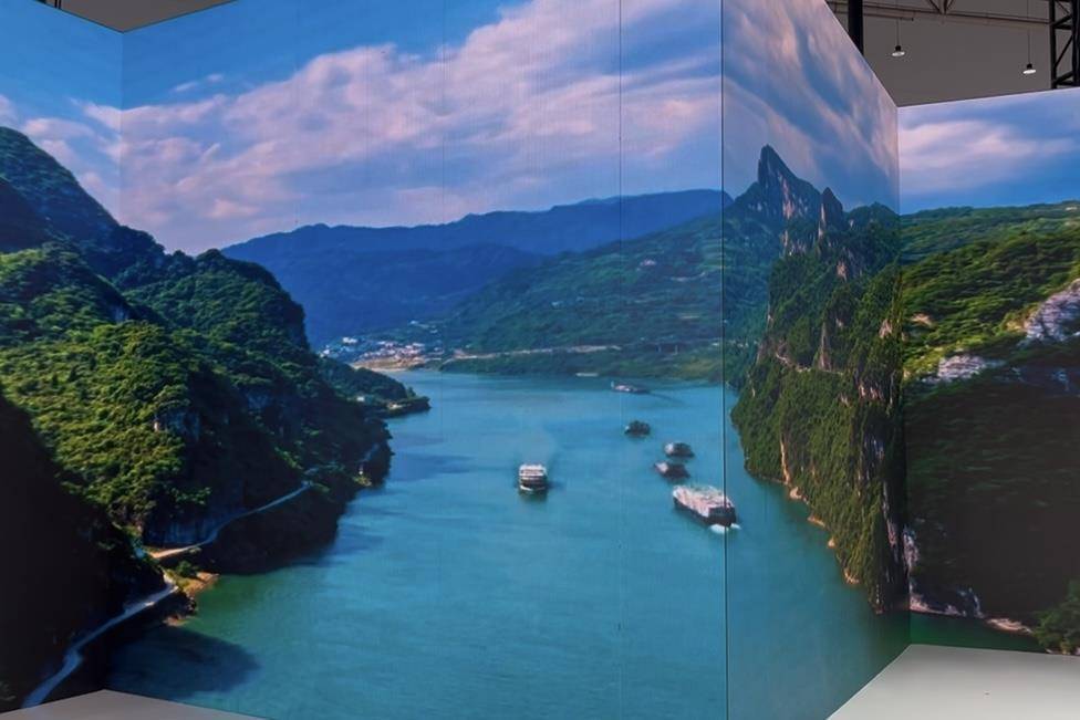 这是最“折叠”的屏幕！观看360度，所有完美的