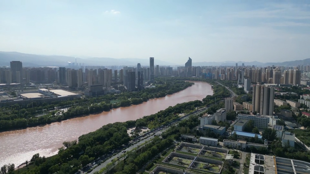 赢得14日5年计划。 “清洁”机器隐藏在绿色开发