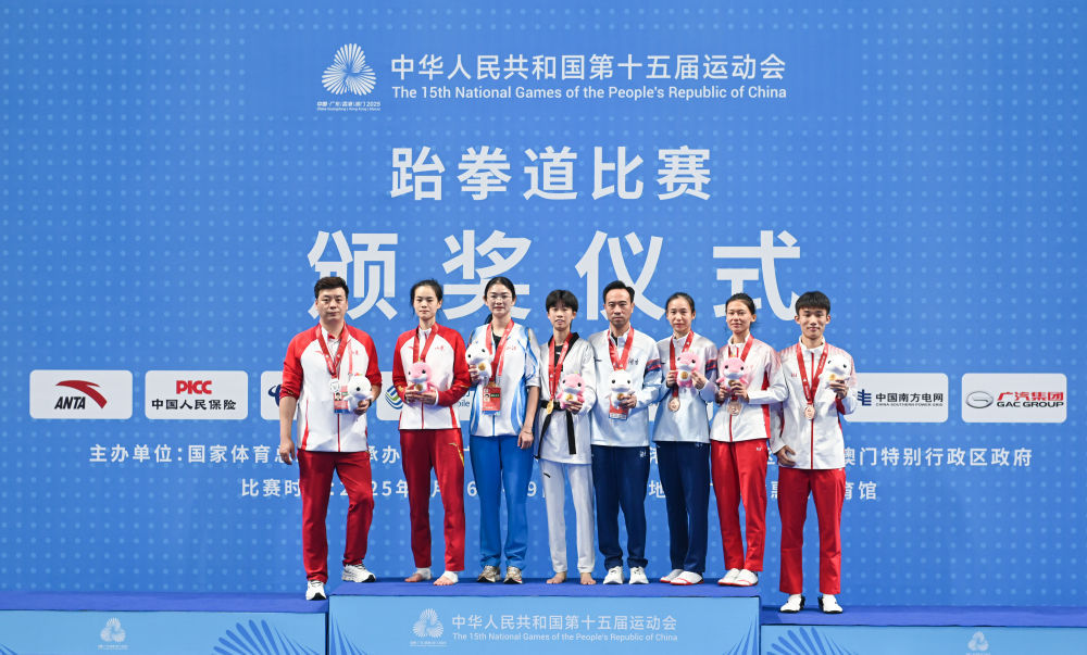 第15届全国奥运会跆拳道项目始于惠州。广东和郑安格在第一天都赢得了金牌