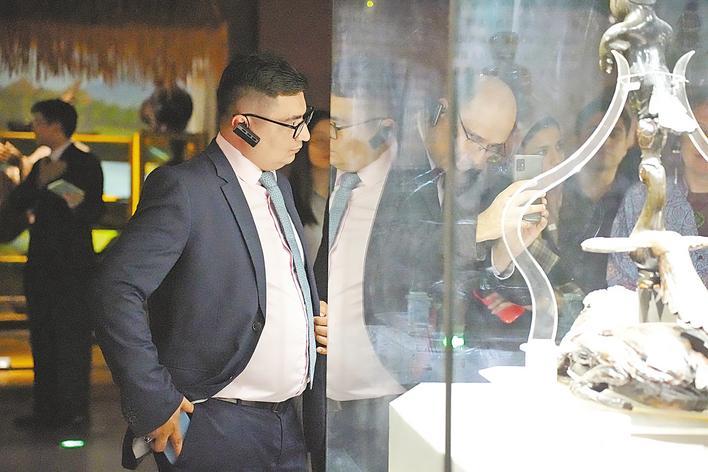 从Chu滑倒到光谷的天空轨道，13个年轻人见证了