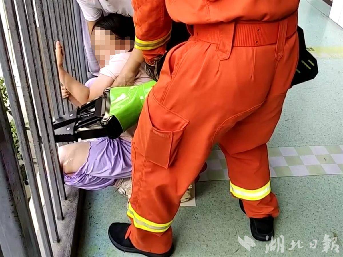 “神兽”归笼勿忘安全武汉消防处置多起儿童被卡事故(图2)