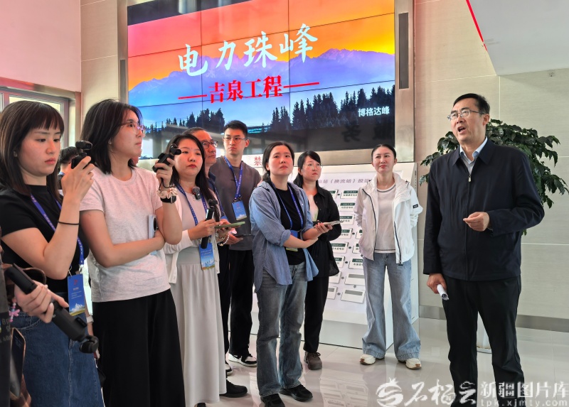 提亚山山（Tianashan Mountains）在伪造了70年中，写