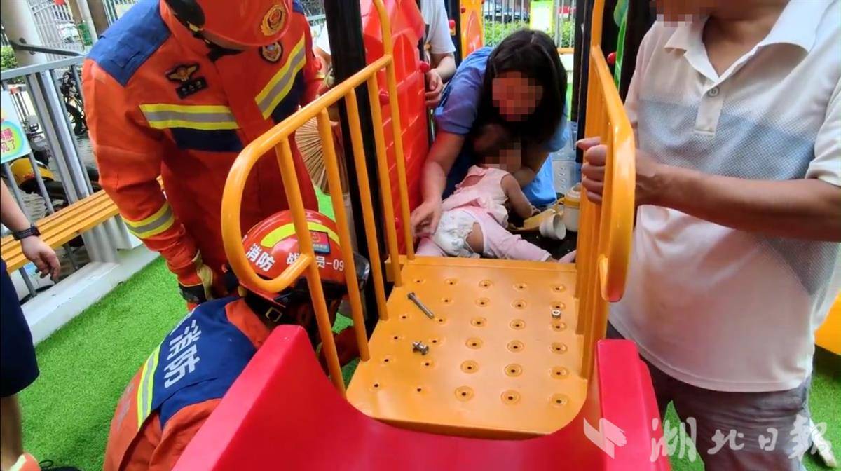 “神兽”归笼勿忘安全武汉消防处置多起儿童被卡事故(图3)