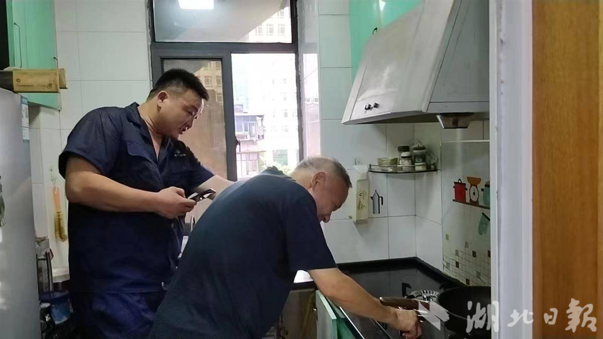 85米管道穿楼入院汉口王家巷192户居民终于用上天然气!(图1)